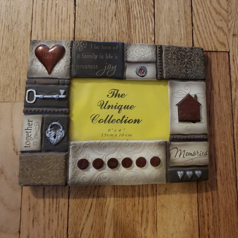 Family Pic Frame - Holds 6"x4" photo